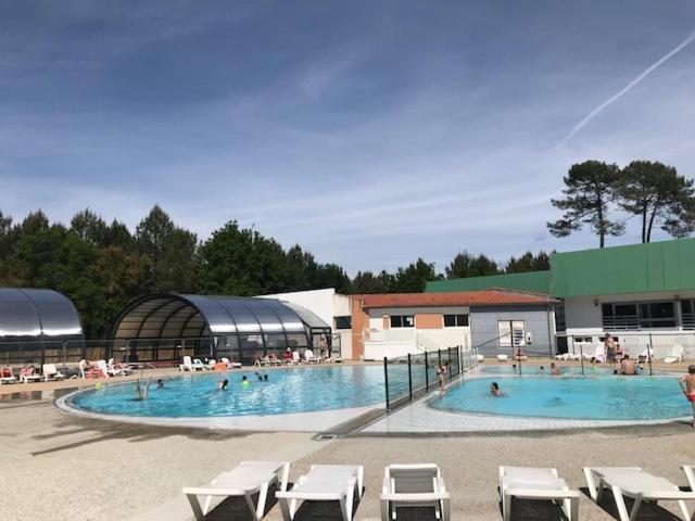 Village Vacances Aux Villages Sous Les Pins Leon Exterior photo